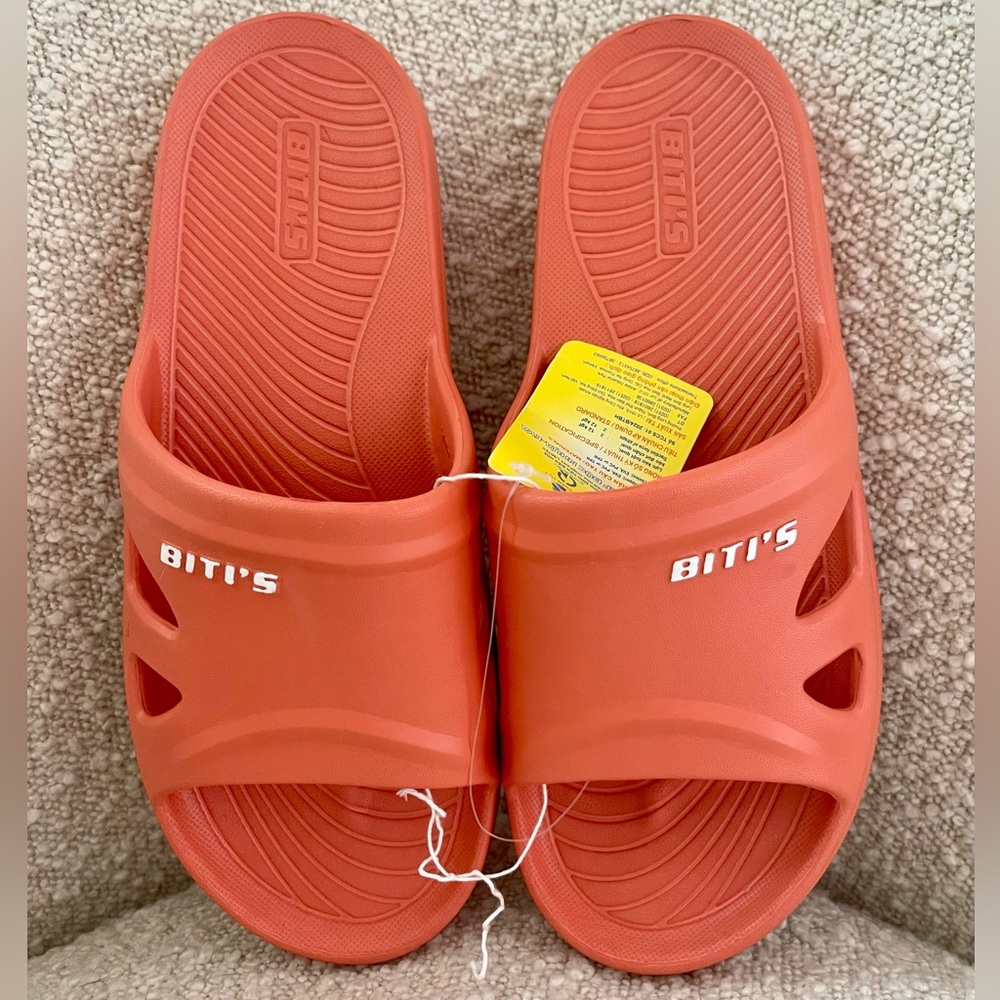 NWT Biti’s Women’s Slides (Size 40/8.5-9)